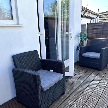 Spacious Holiday Home Near Tube Station - By Starlet Stays Лондон Экстерьер фото